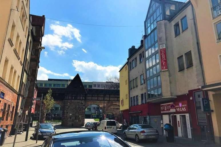 Hostel Berkut Neurenberg Buitenkant foto